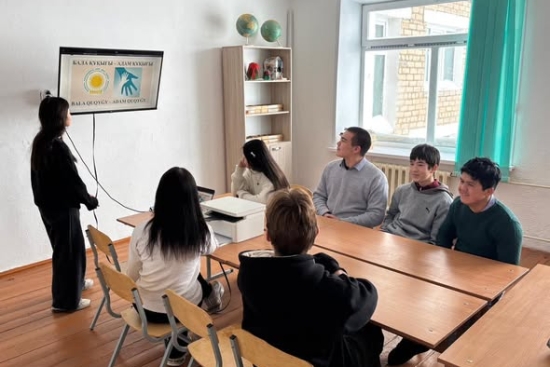 Белоградов Орта Мектебінде “Заң және тәртіп” айлығы аясында “Құқықтар мен міндеттер» тақырыбында мектеп парламентінің отырысы өтті.